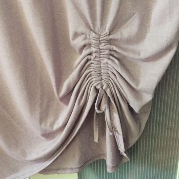 Lavender top with adjustable rouching on one side - Picture 2 of 2